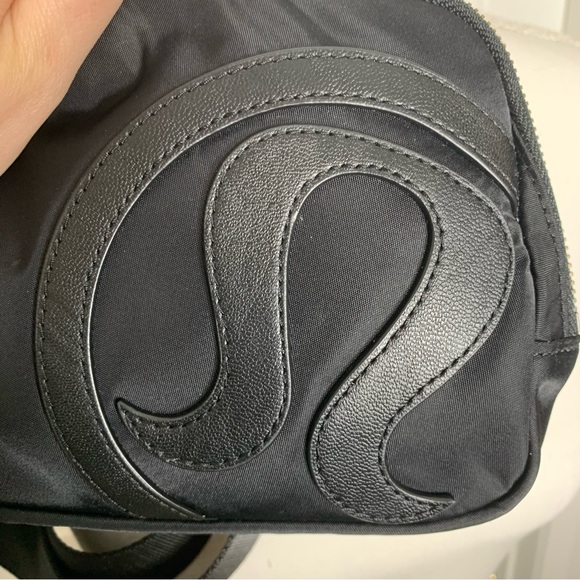 Lululemon Limited Edition Black Everywhere Belt Bag 1L Large Logo Sold Out - Picture 4 of 16